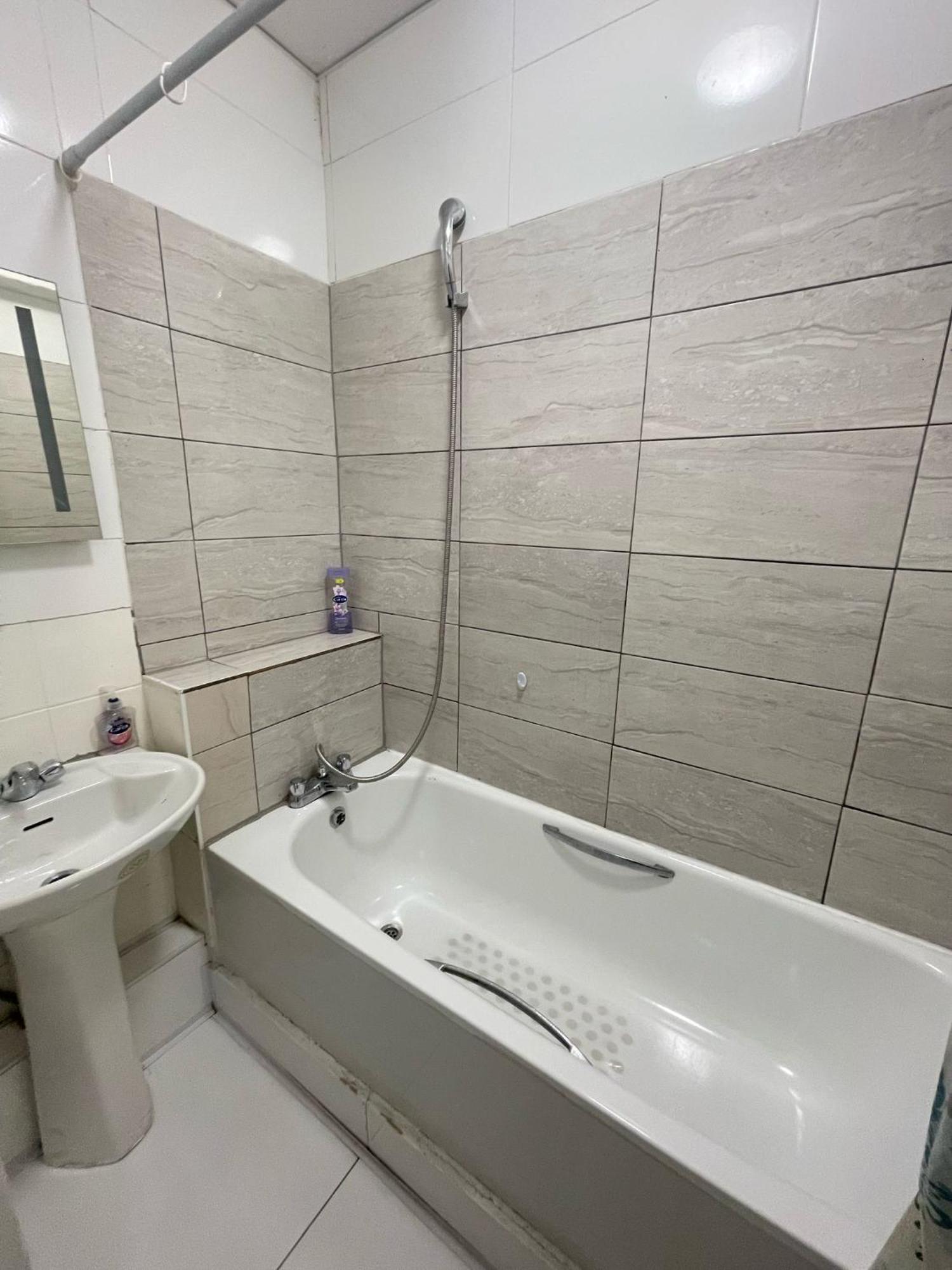 2 Bedroom Flat Ground Floor Lejlighed