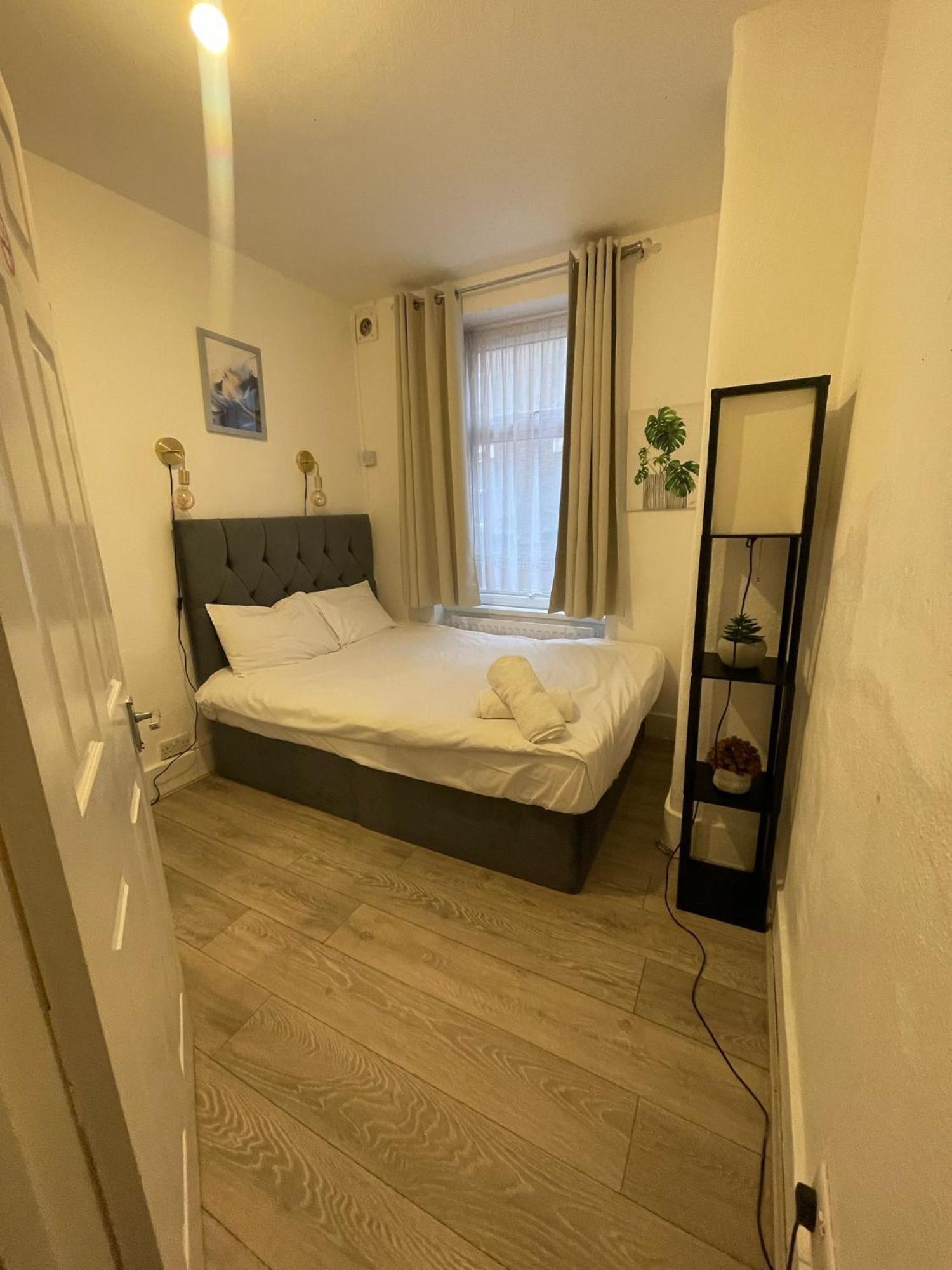 2 Bedroom Flat Ground Floor Lejlighed *