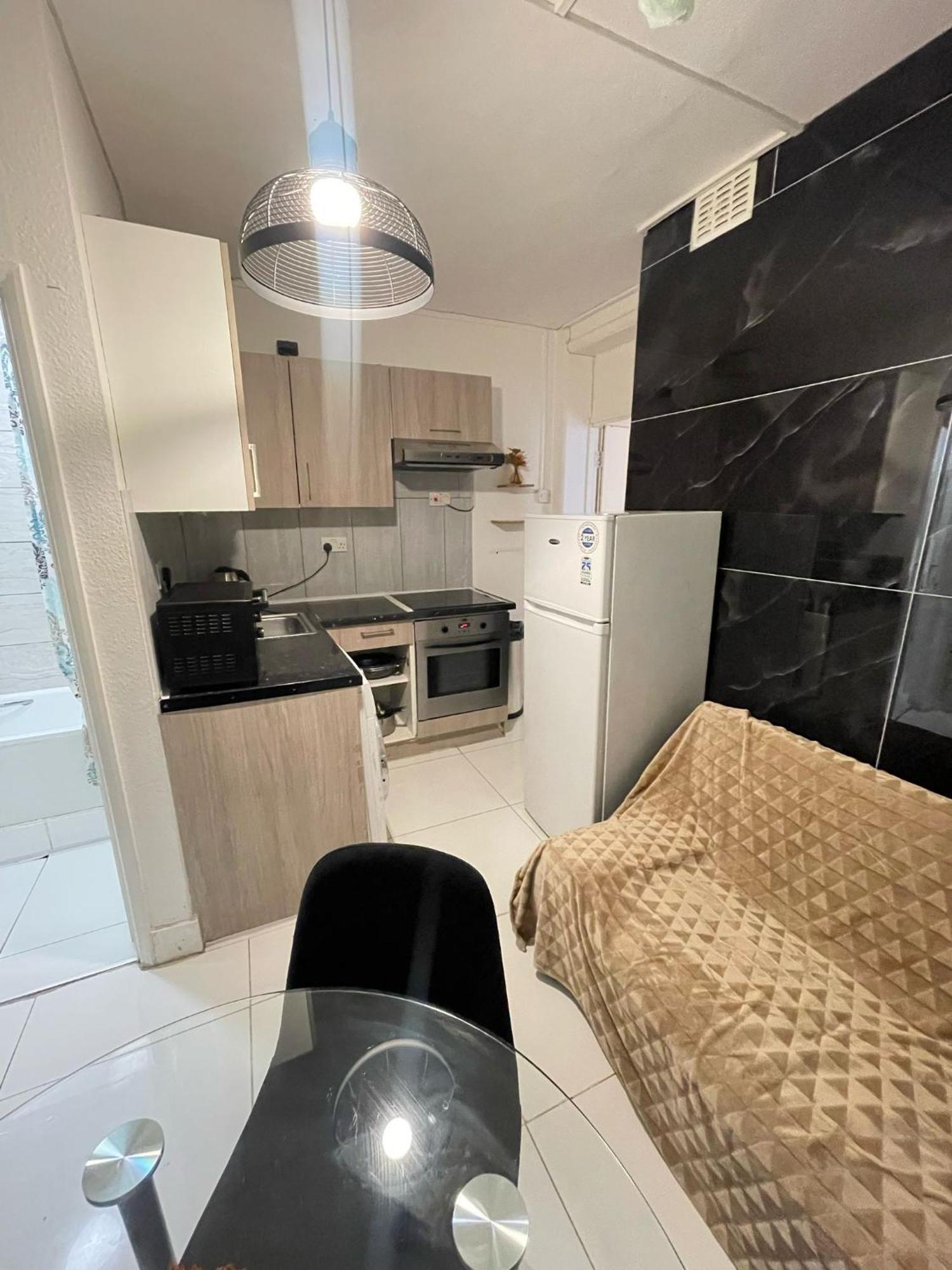 2 Bedroom Flat Ground Floor Lejlighed