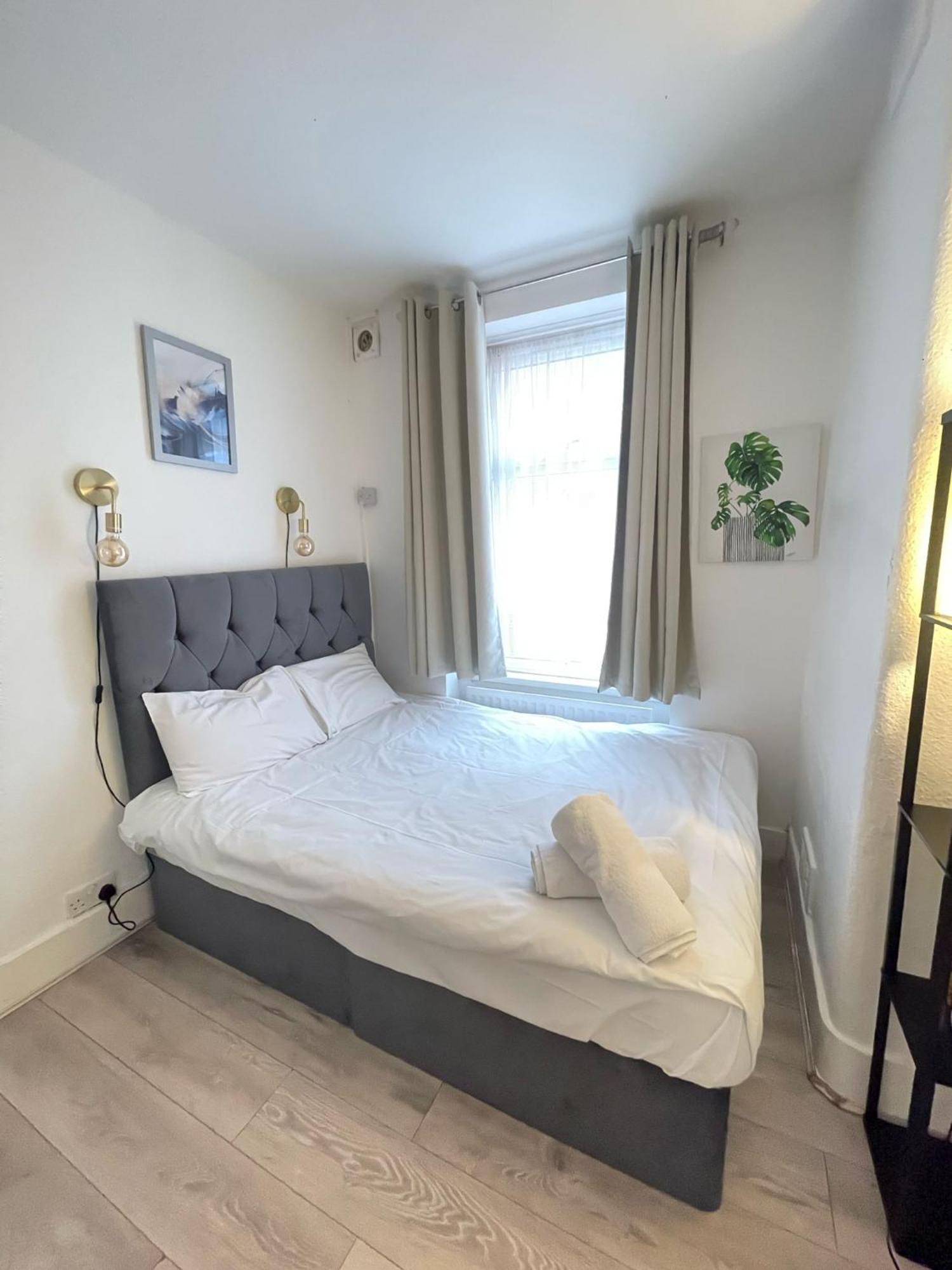 Lejlighed 2 Bedroom Flat Ground Floor *
