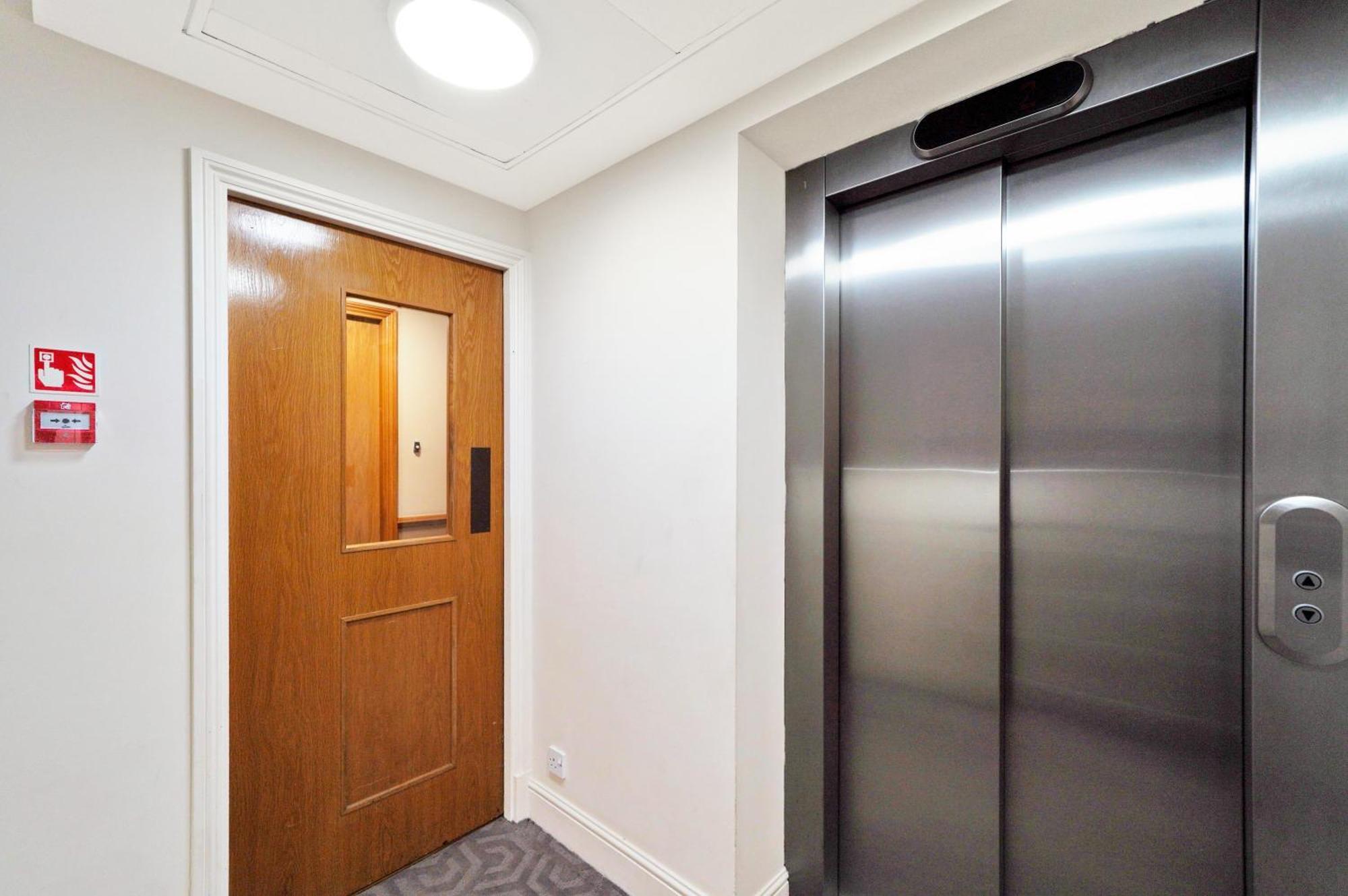 Appartement Luxury 3-bed With Private Garden En-suites & Underground Parking Prime Nw6 Location Londen