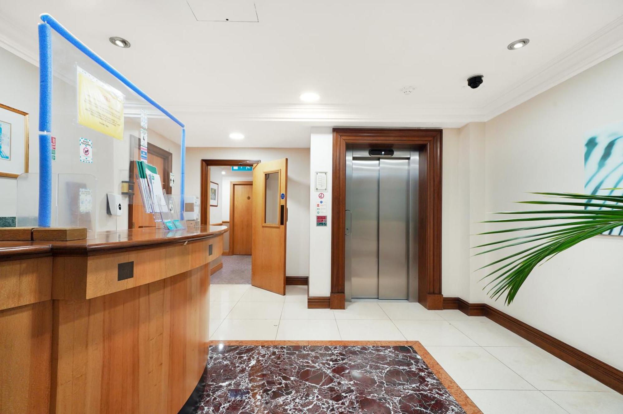 Luxury 3-bed With Private Garden En-suites & Underground Parking Prime Nw6 Location Appartement Londen