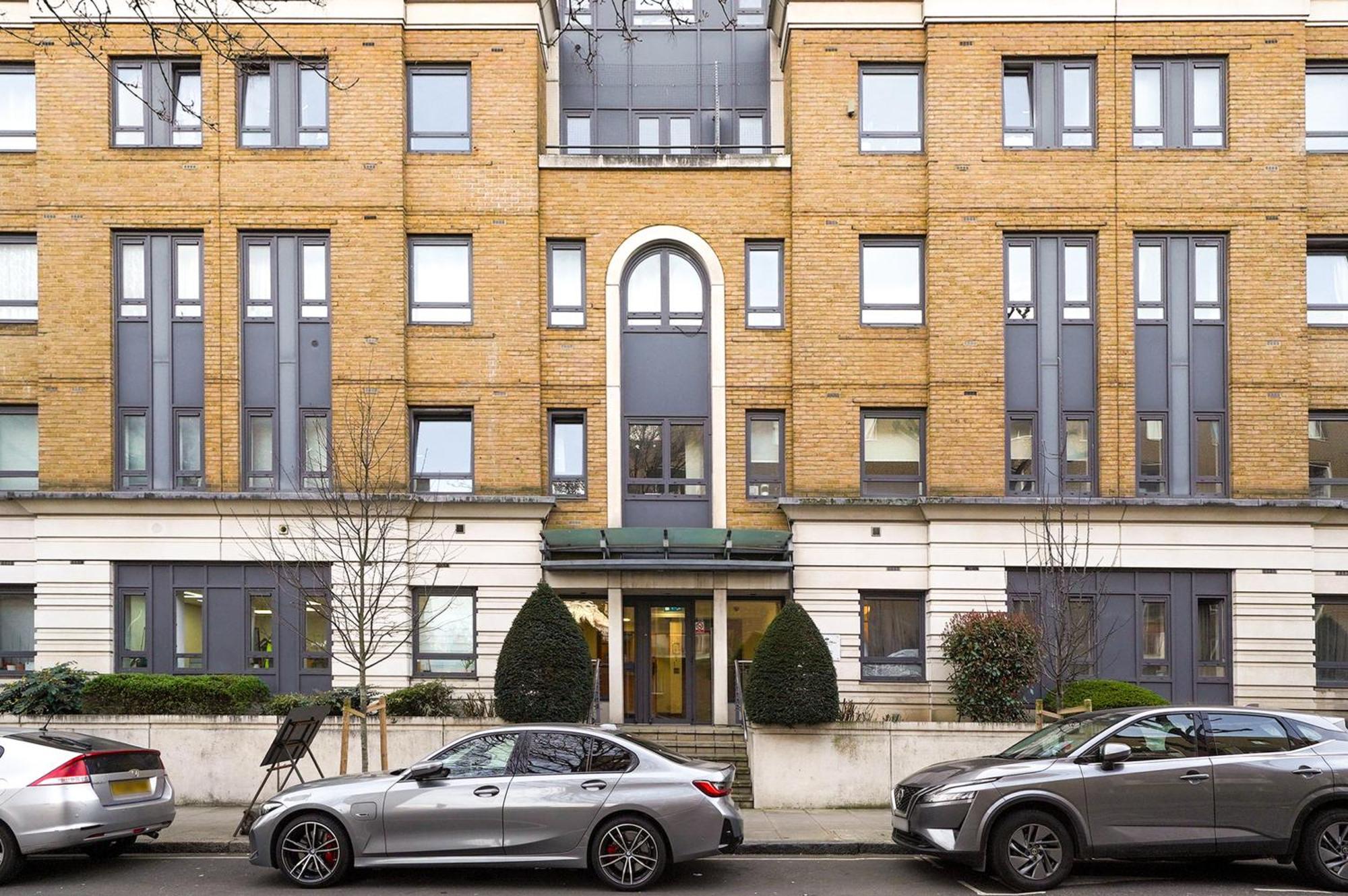 Appartement Luxury 3-bed With Private Garden En-suites & Underground Parking Prime Nw6 Location Londen