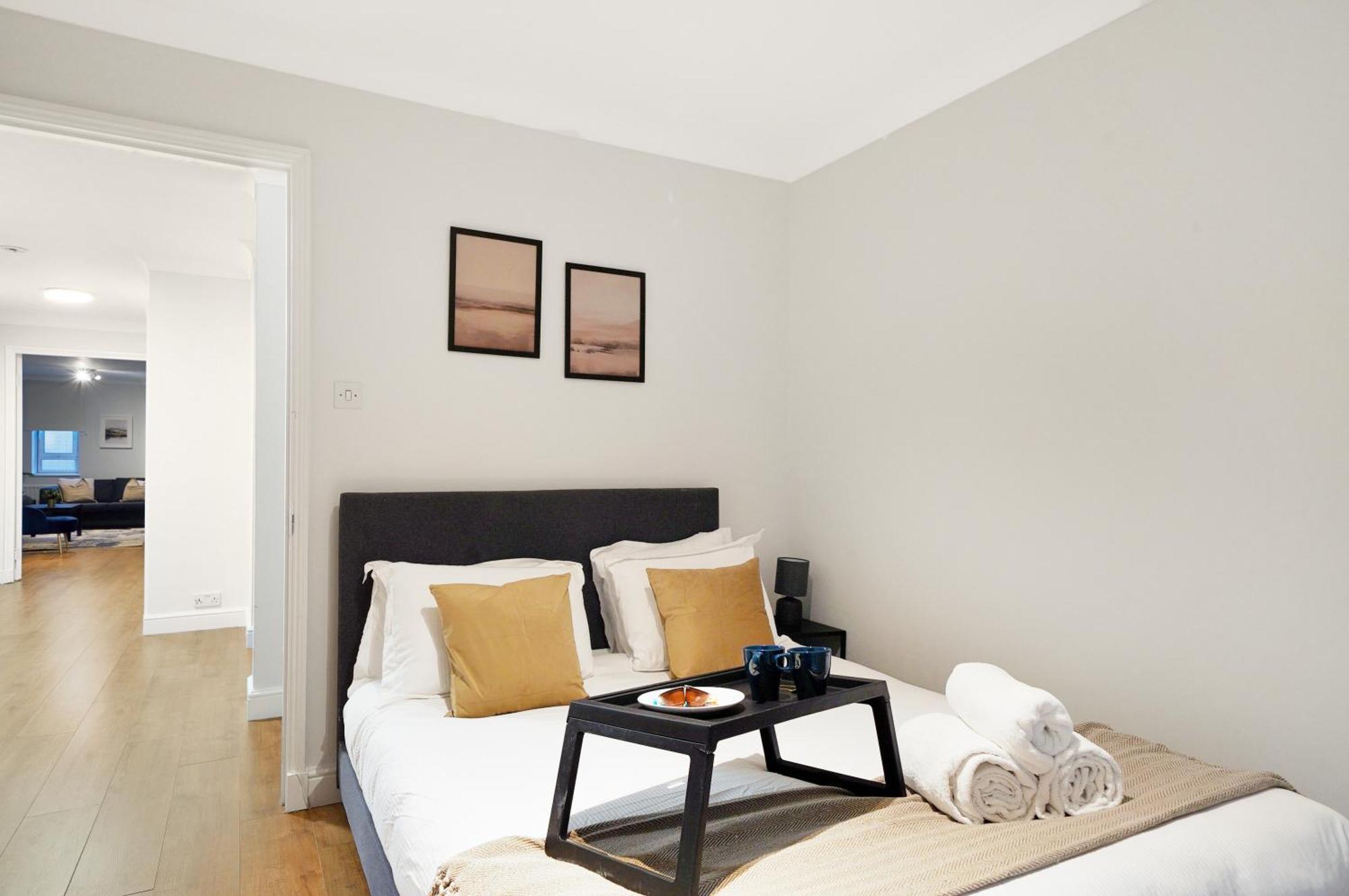 Luxury 3-bed With Private Garden En-suites & Underground Parking Prime Nw6 Location Londen