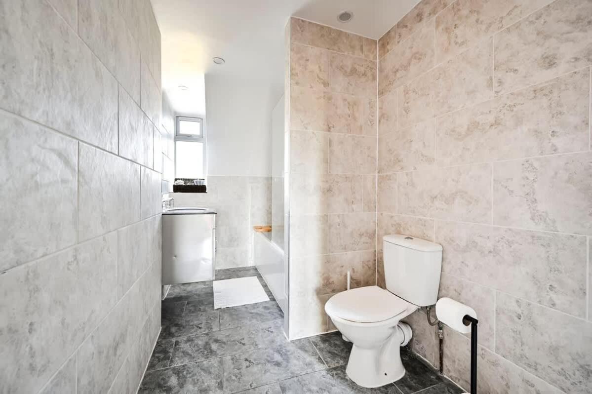 Spacious 2 Bed Duplex - Zone 1 - Workspace Lägenhet London