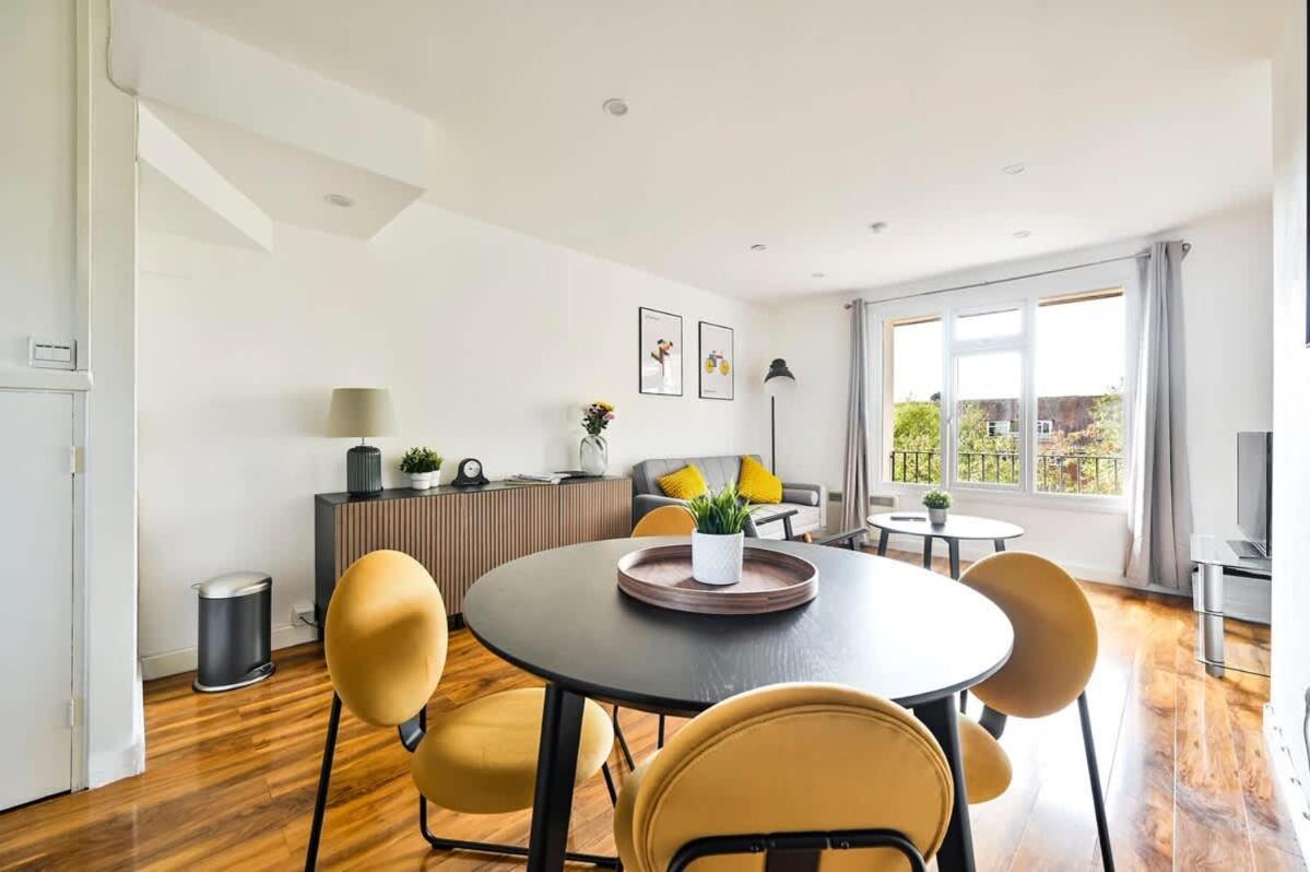 Spacious 2 Bed Duplex - Zone 1 - Workspace Lägenhet *