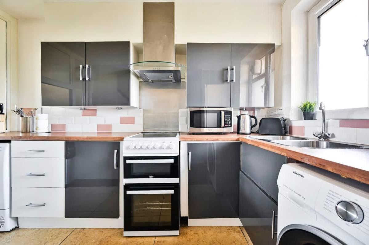 Lägenhet Spacious 2 Bed Duplex - Zone 1 - Workspace *