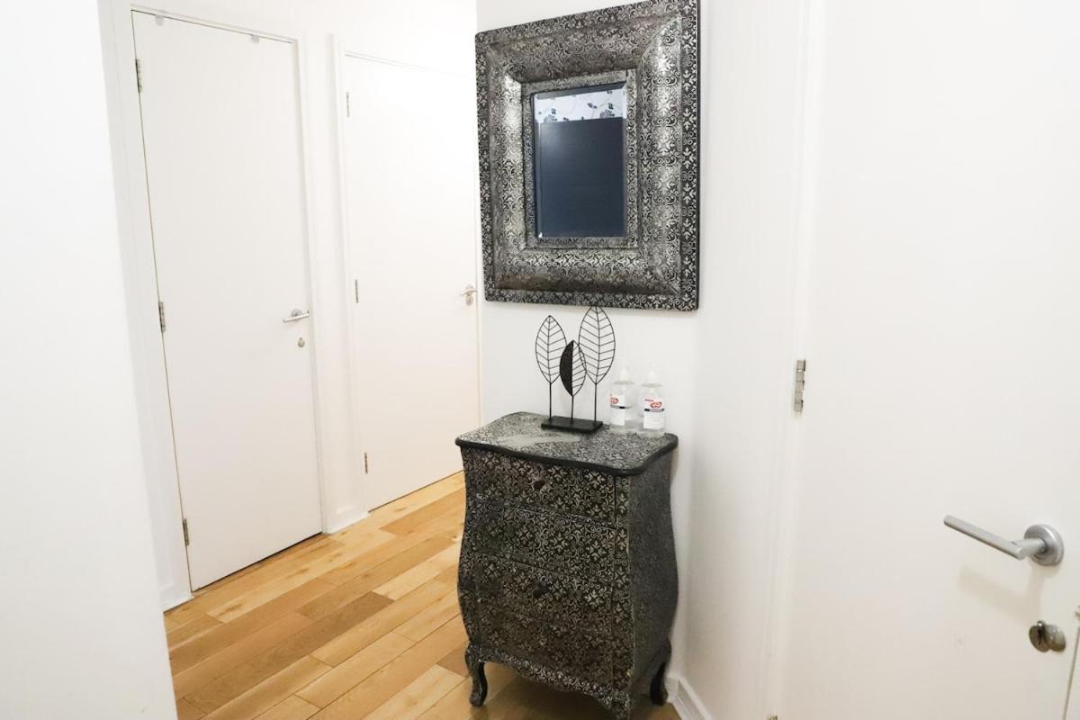 Great Location, Direct Links To Bridge! Londen