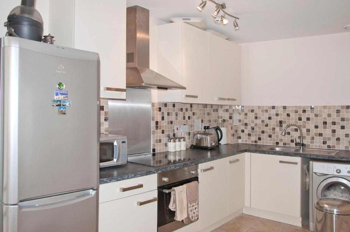 Great Location, Direct Links To Bridge! Appartement