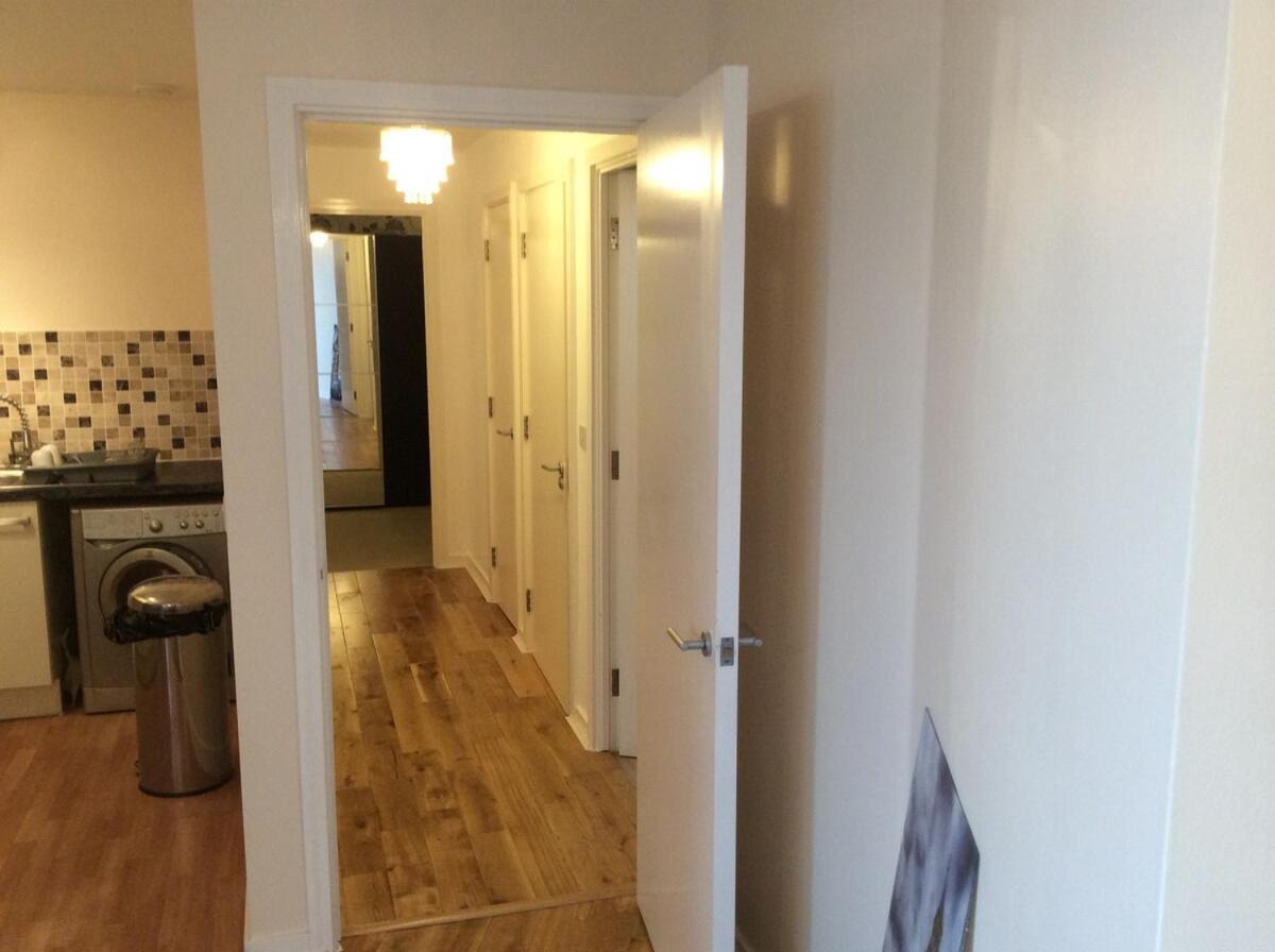 Great Location, Direct Links To Bridge! Londen