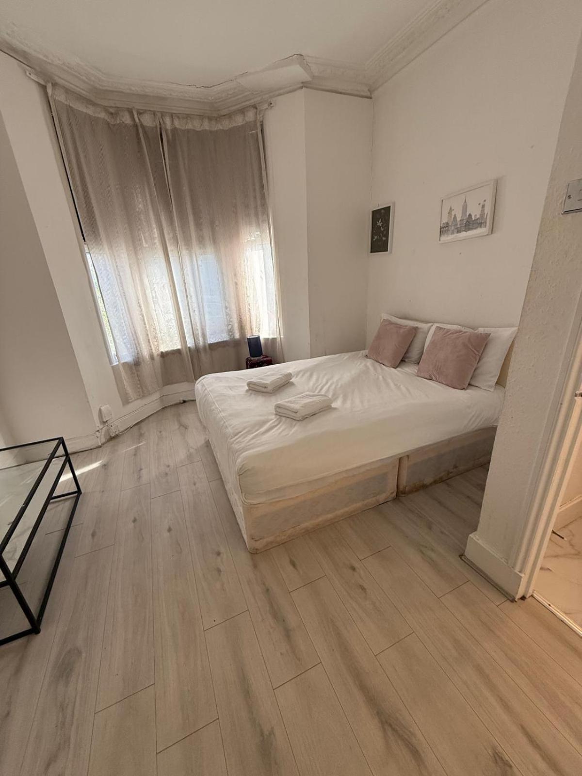Appartement 3 Bedroom Flat Millais Rd