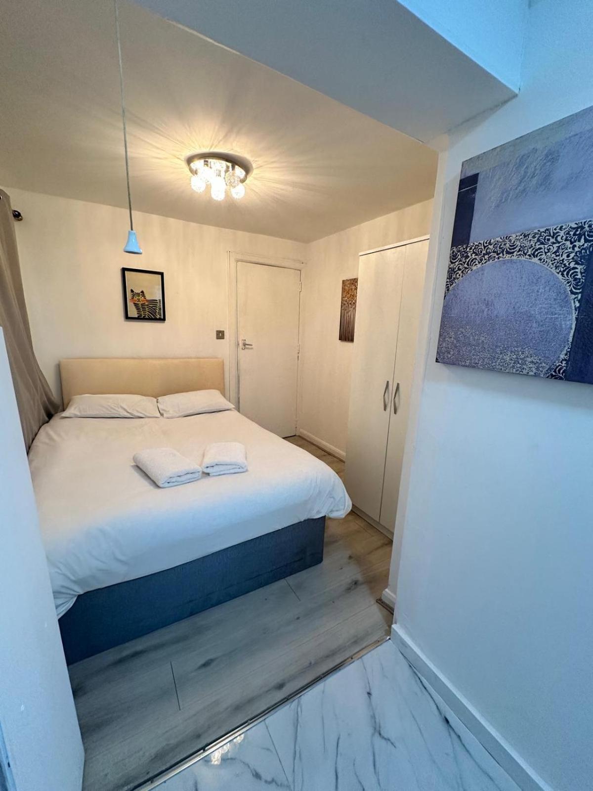 Appartement 3 Bedroom Flat Millais Rd