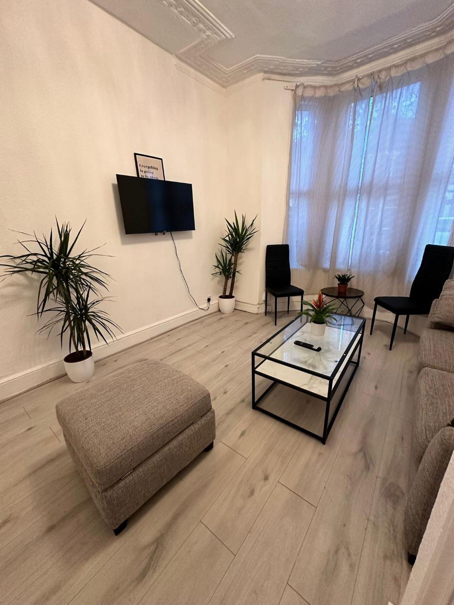 3 Bedroom Flat Millais Rd Appartement Londres