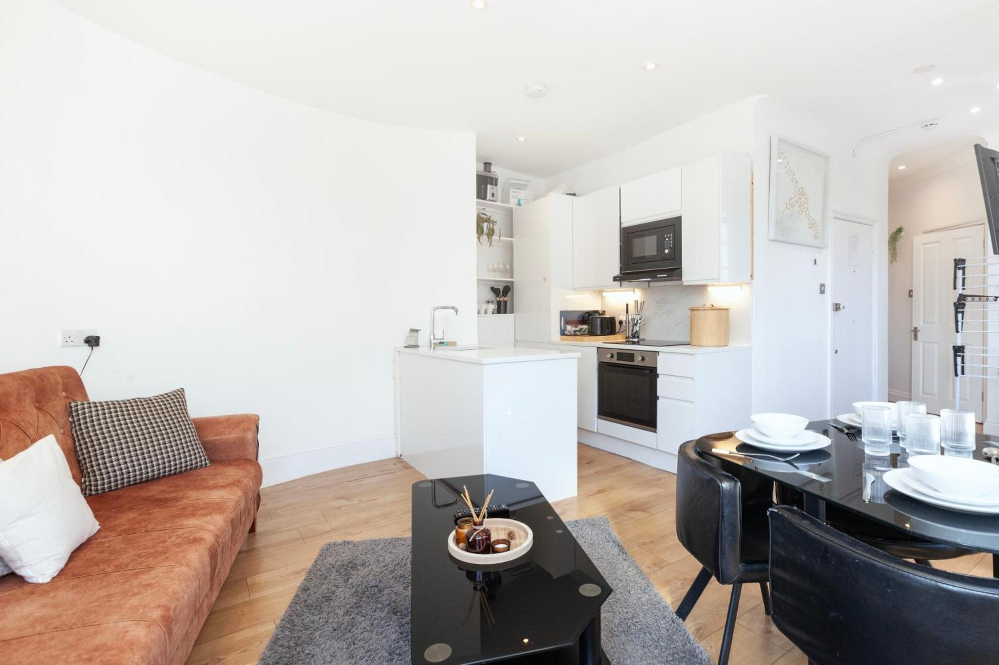 Luxury 2 Bedroom Flat In Royal Crescent Apartment