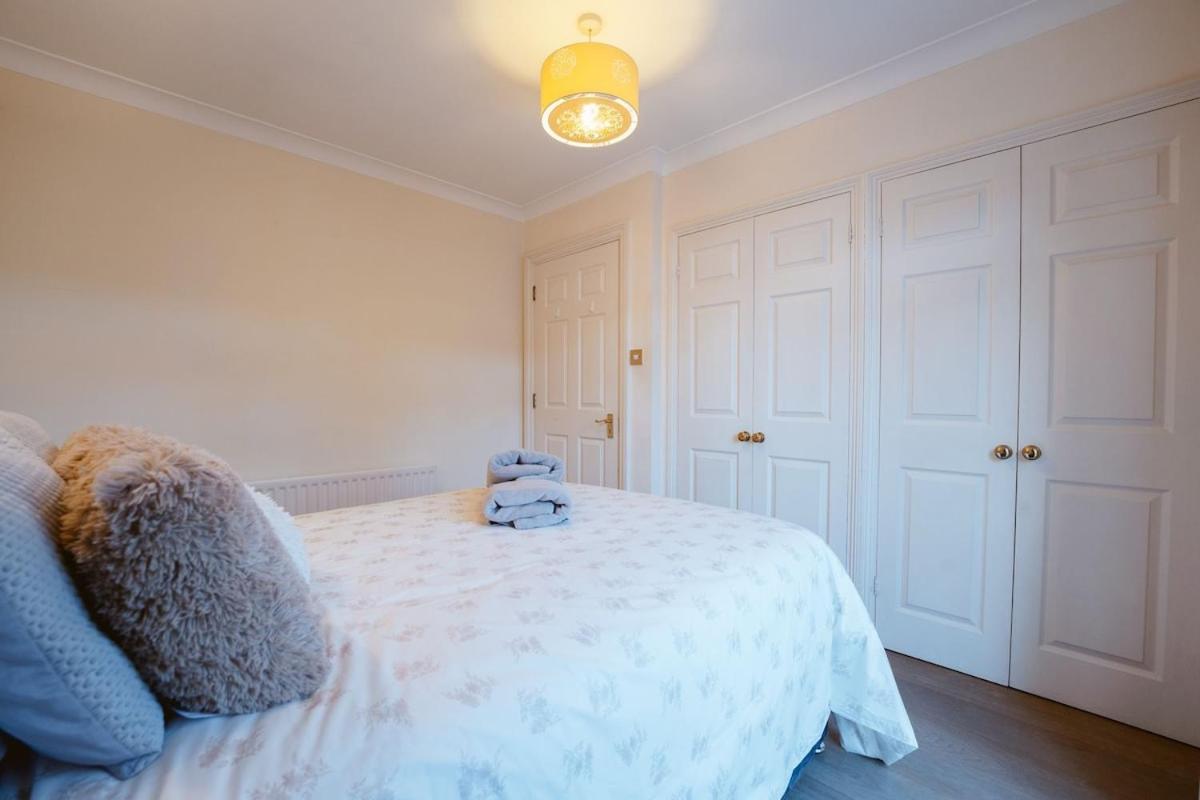 Modern 2-bedroom Next To Chelsea Stadium Appartement *