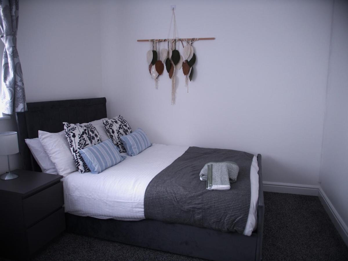Stylish 4 Bd Ft Ldn Parking Appartement