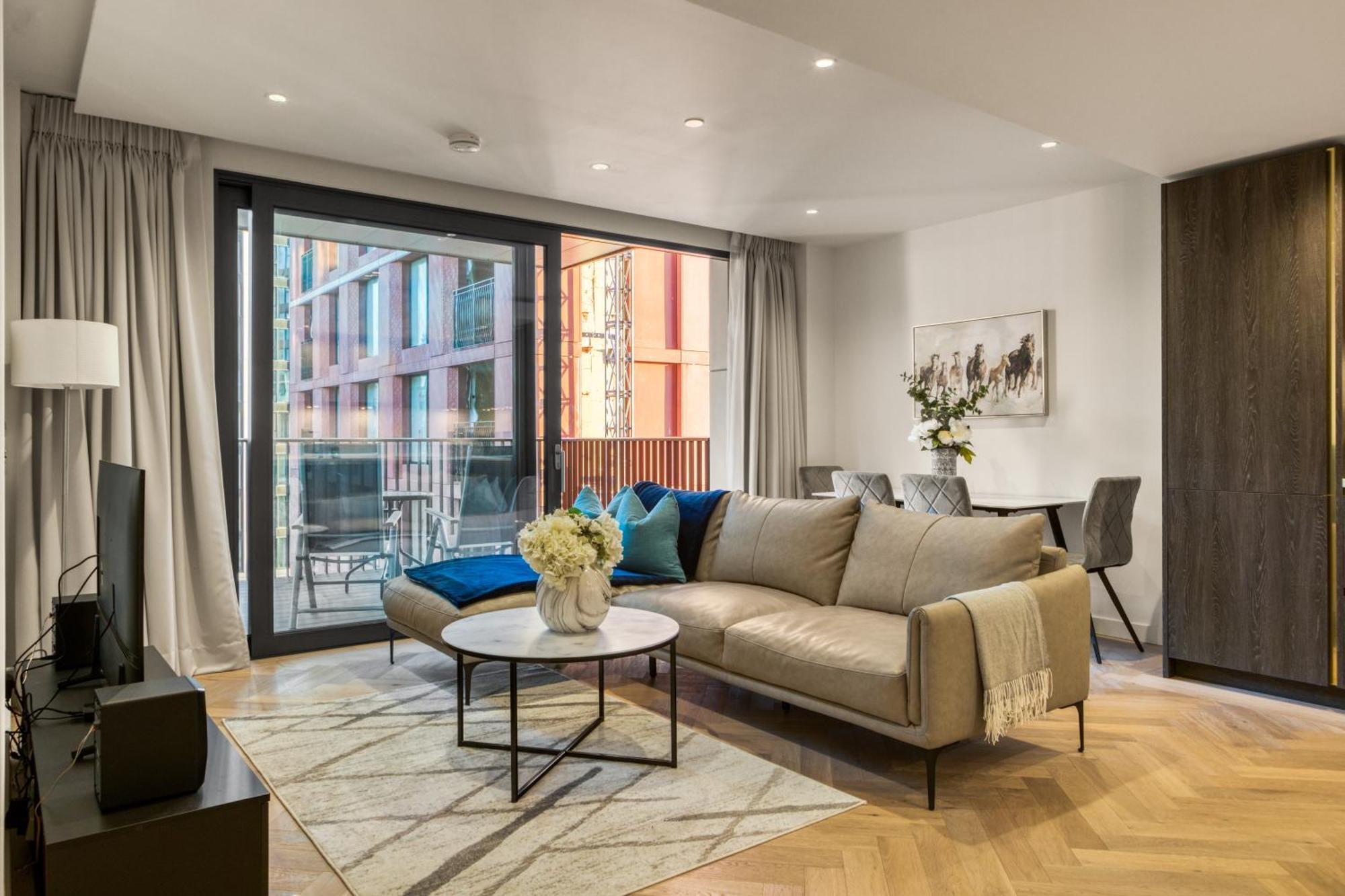 Hyde Park Beauty 2br 2ba Balcony Apartment *