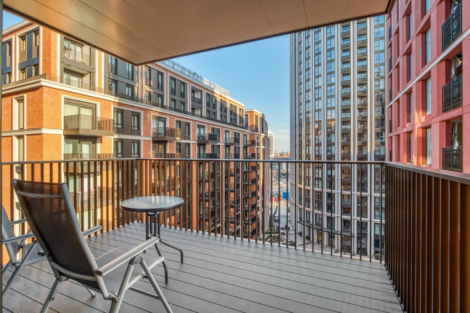 Hyde Park Beauty 2br 2ba Balcony Apartment *