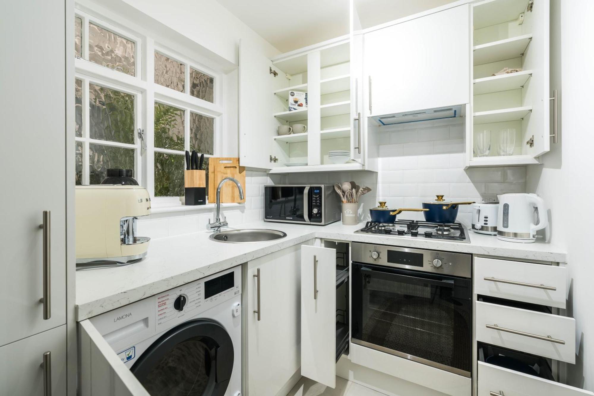One Bedroom And 2 Bed In South Kensington-very Lively Area Leilighet