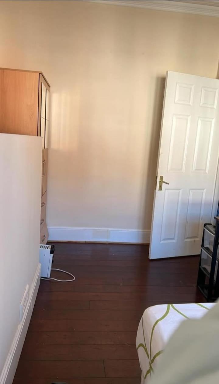 72b Olive Road Nw2 6uj Gasthof London