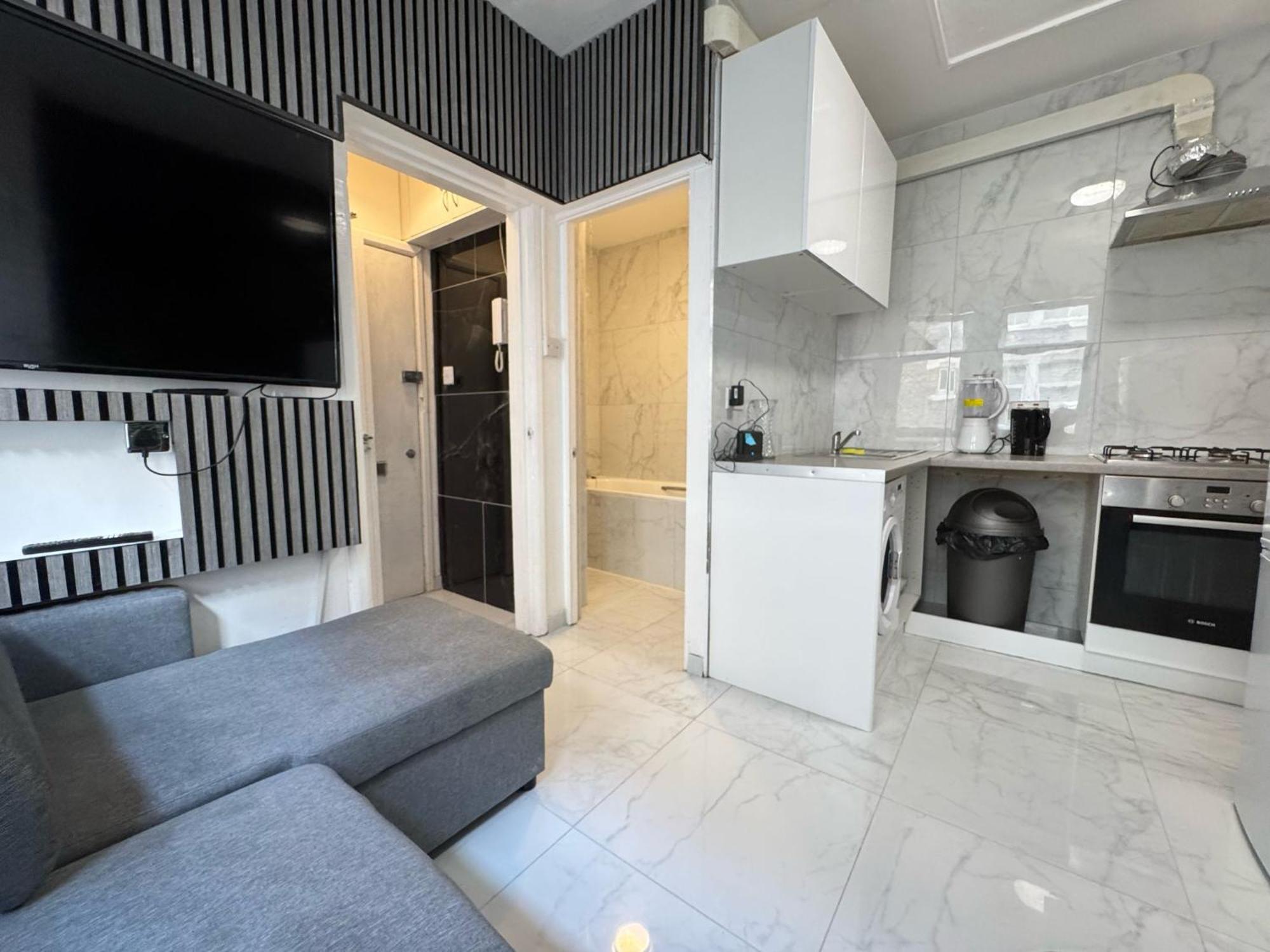 Appartement 2 Bedroom Flat On First Floor *