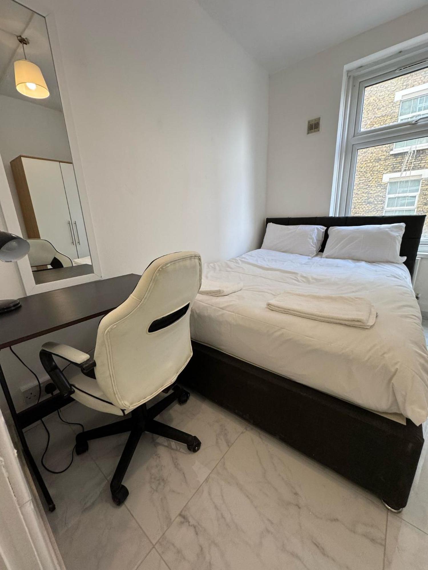 2 Bedroom Flat On First Floor Appartement *