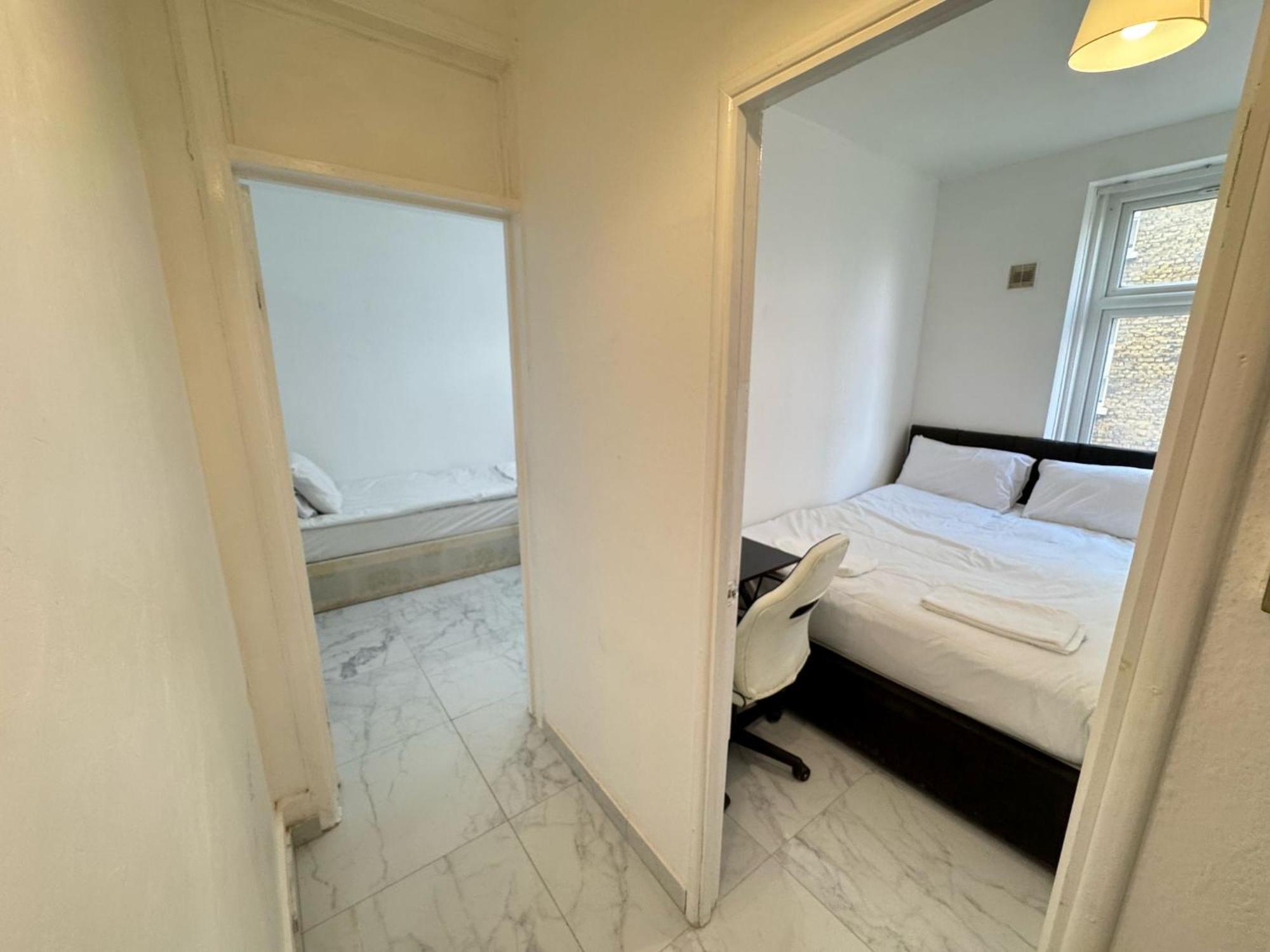 2 Bedroom Flat On First Floor * Londres