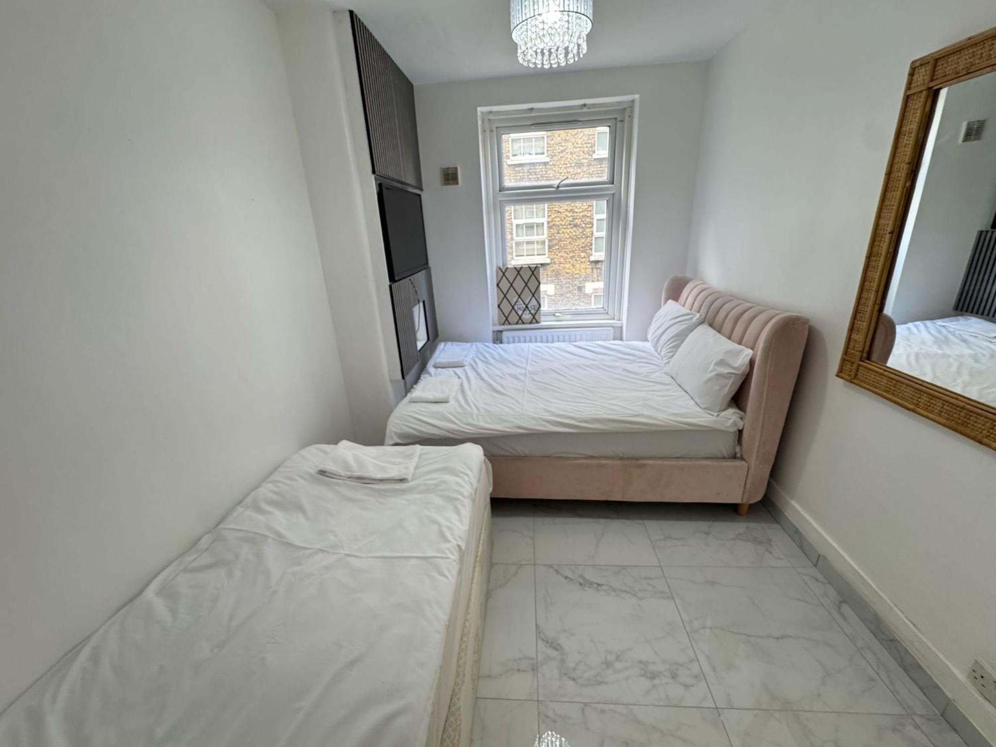 2 Bedroom Flat On First Floor Appartement Londres