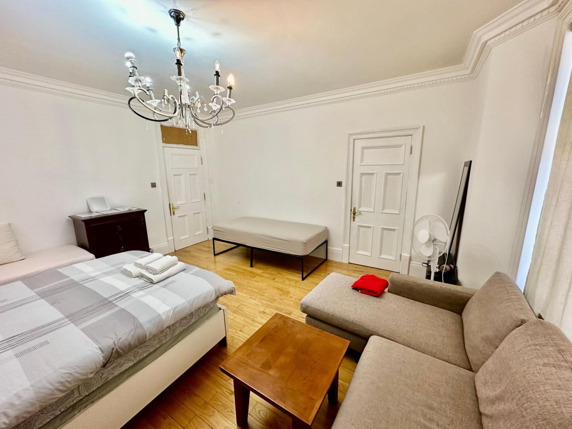 Gasthof Spacious En Room, Opposite Of Tube Station, 5 Minutes From Oxford Street