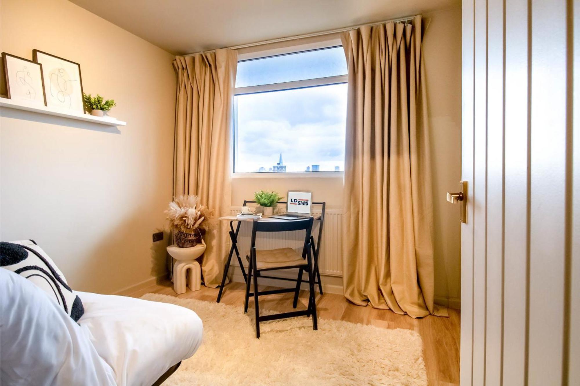 2br Flat King Bed 4 Min To Dlr Easy Access * London