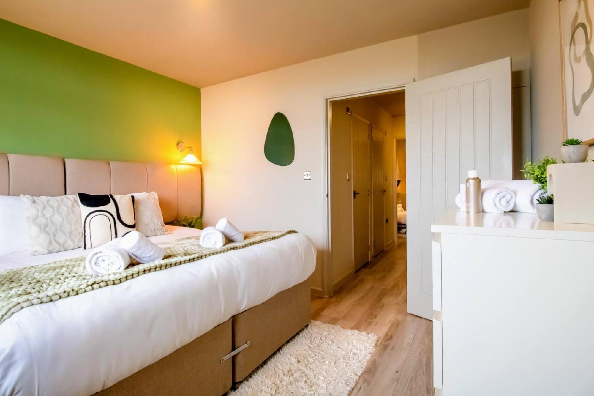 Apartment 2br Flat King Bed 4 Min To Dlr Easy Access *