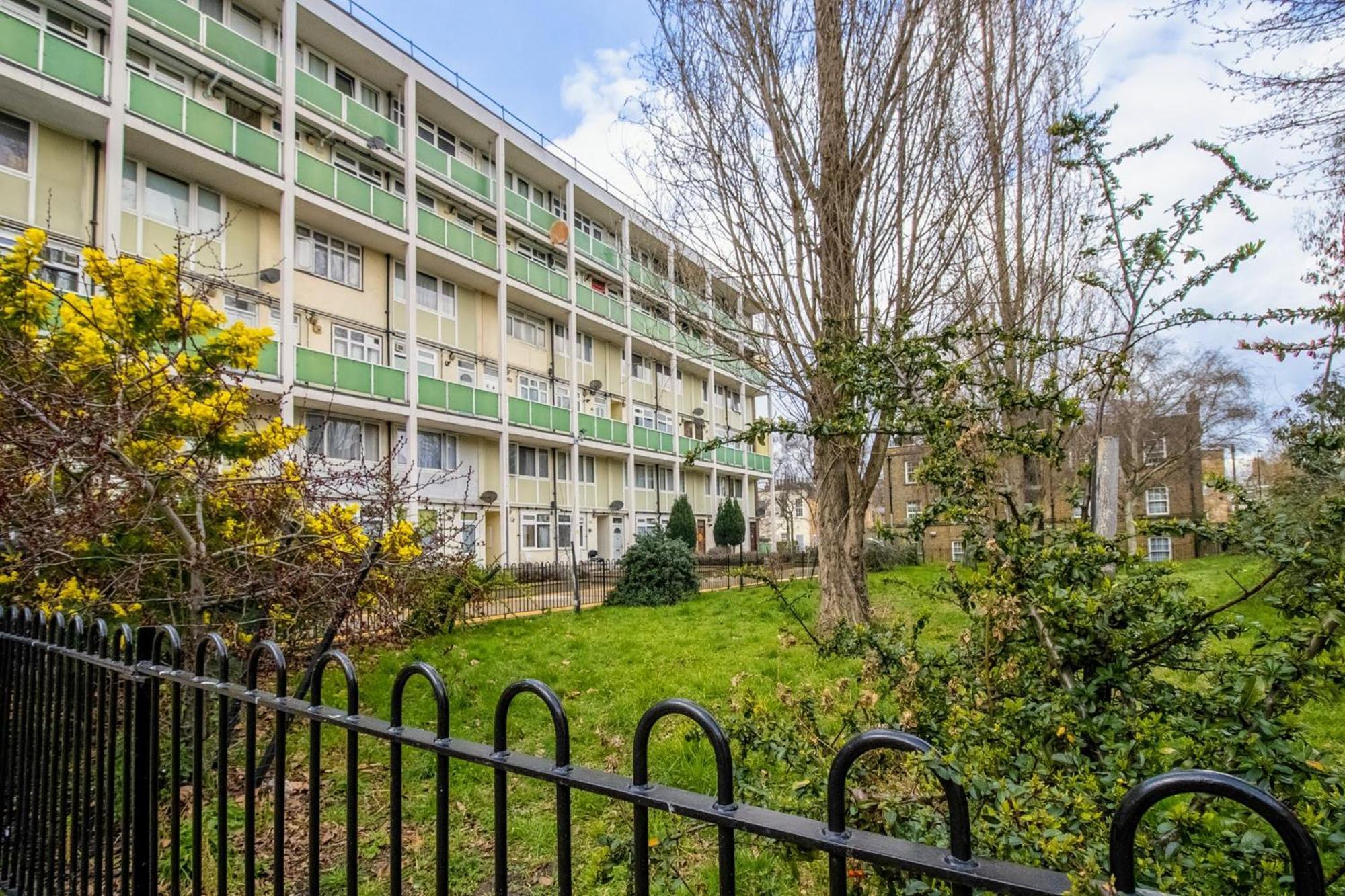 2br Flat King Bed 4 Min To Dlr Easy Access Apartment
