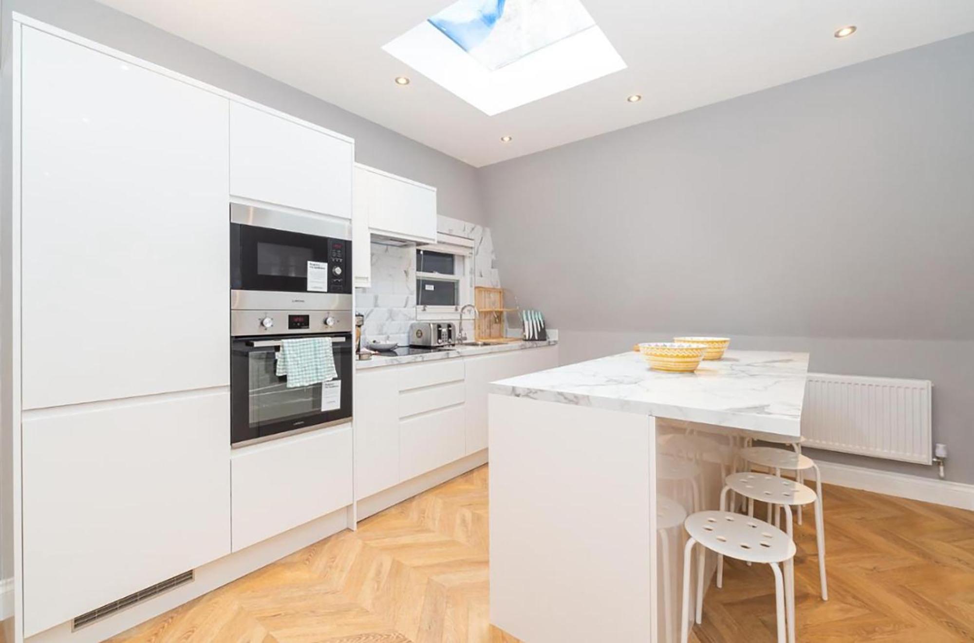 Modern Two-bedroom In Paddington Appartement Londen