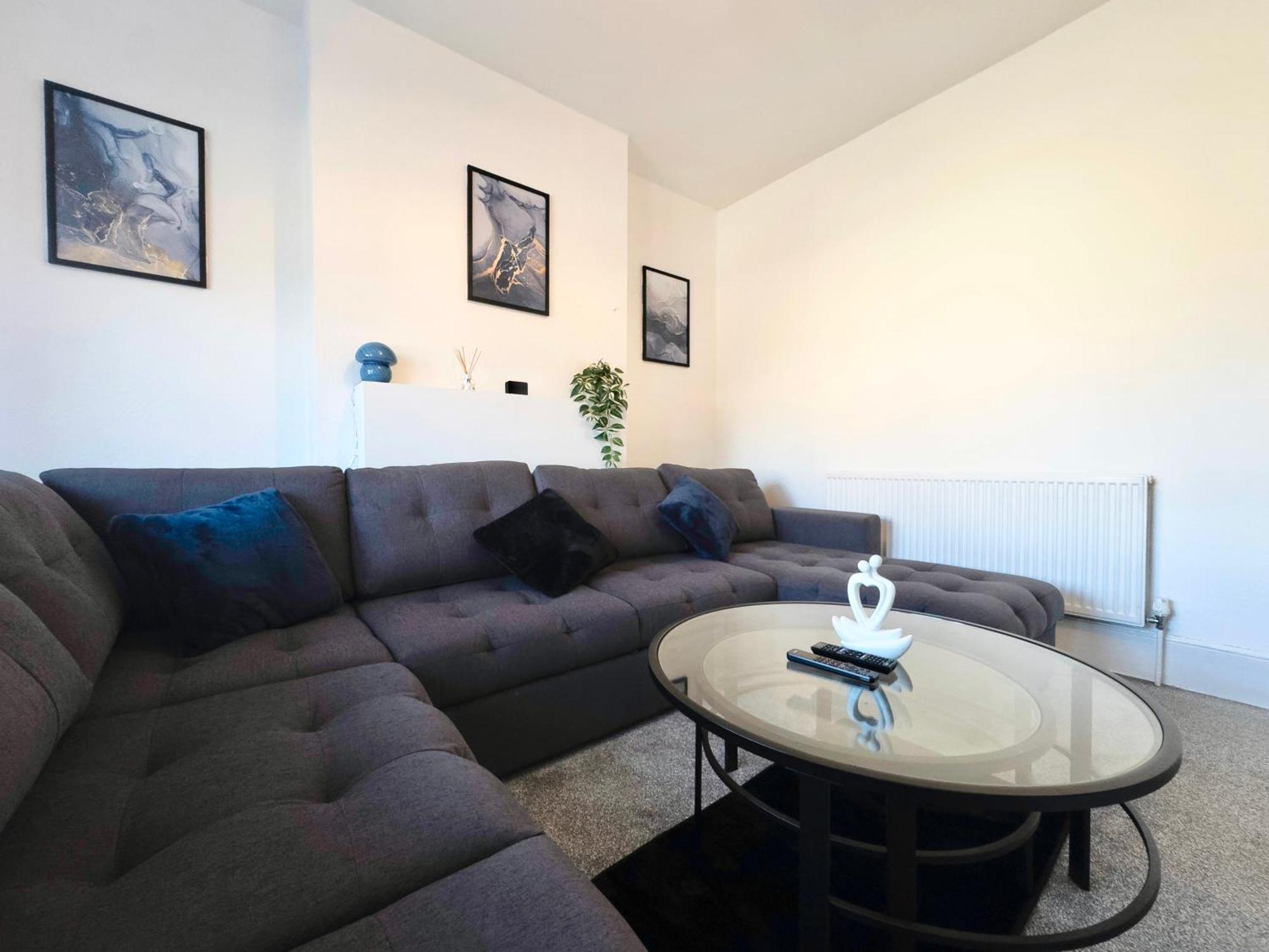 Apartment Spacious 3 Bed Apartment, 10 Mins From Wembley Stadium With Private Garden