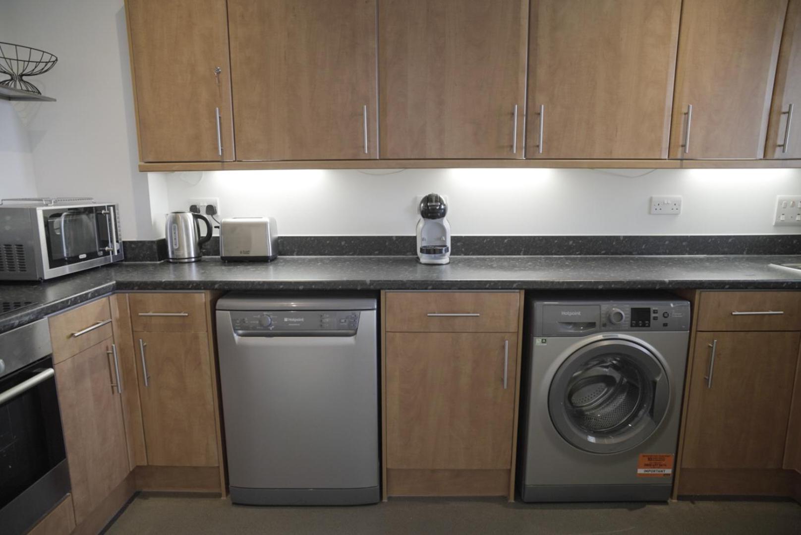 Stylish & Spacious 2-bed In Hale Village - Perfect For Your Stay! Lejlighed *