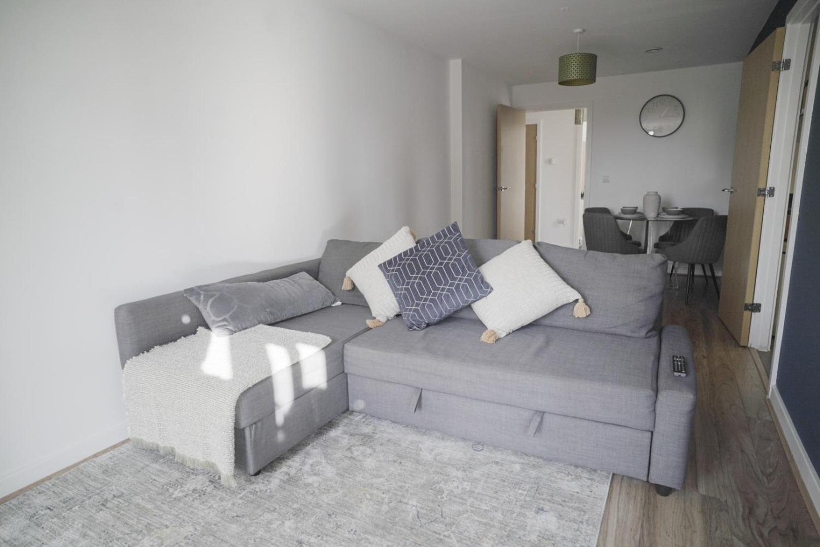 Lejlighed Stylish & Spacious 2-bed In Hale Village - Perfect For Your Stay! London