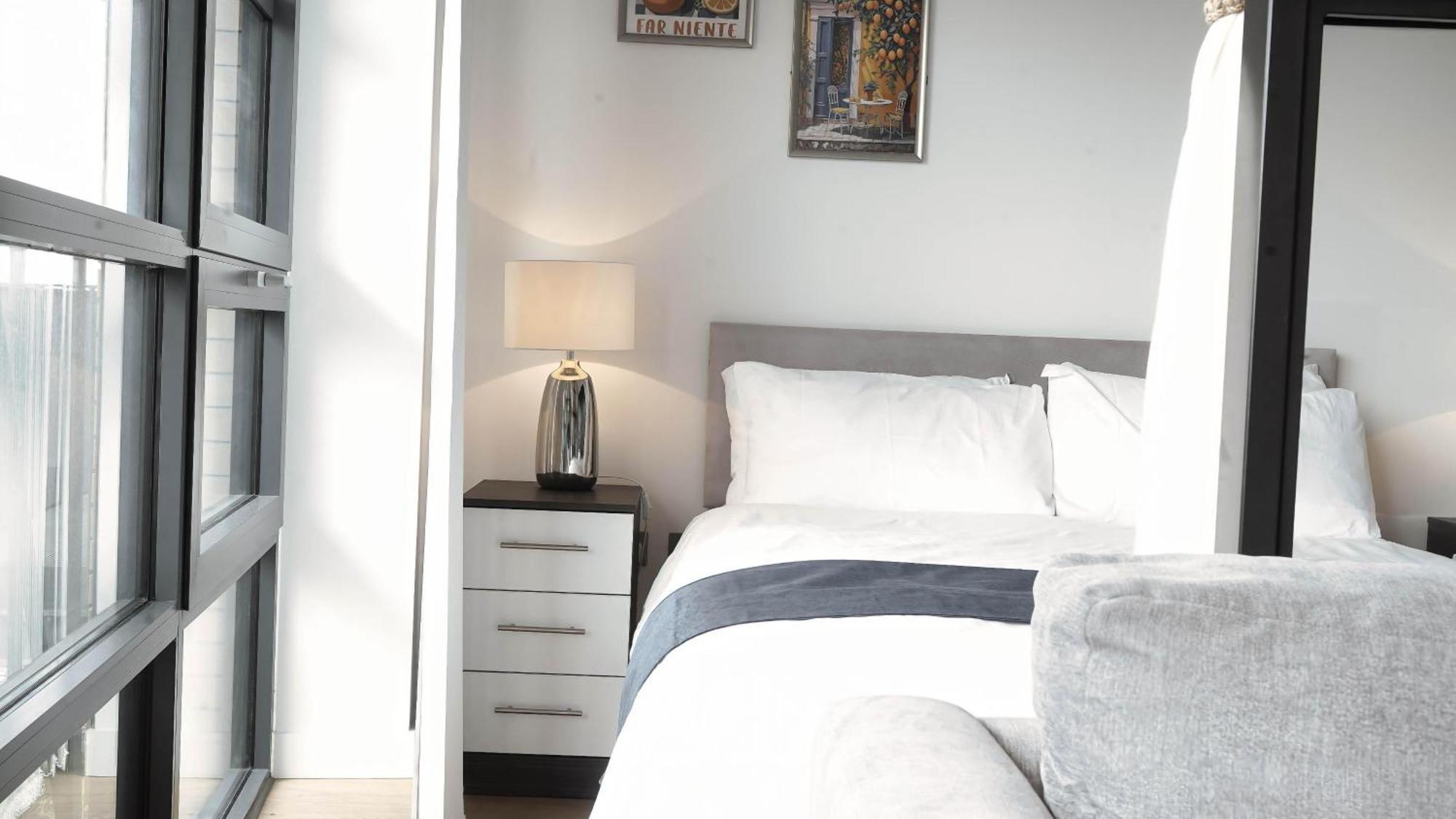 Island 1 Bedroom Luxury Apartments, Private Balcony Apartment London