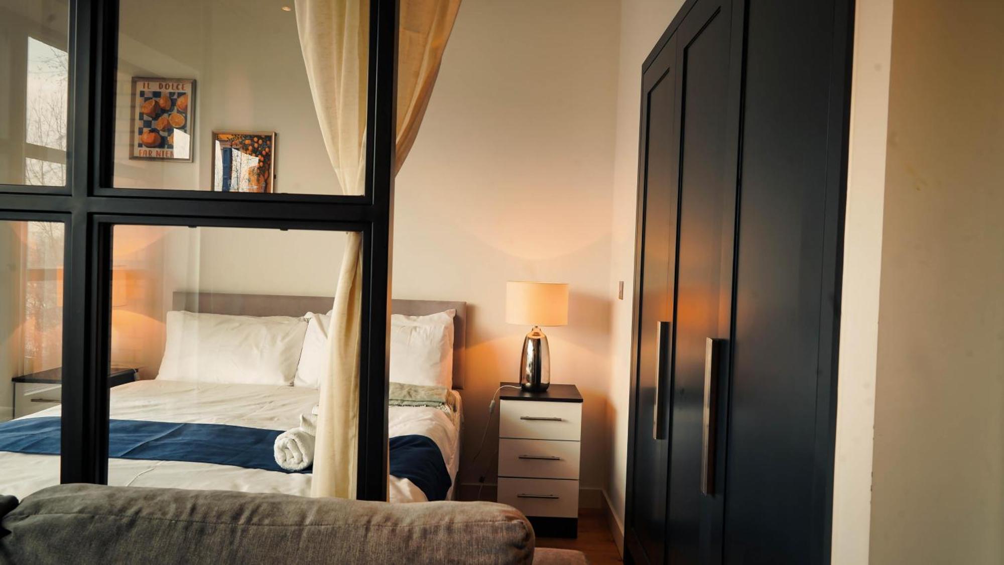 Apartment Island 1 Bedroom Luxury Apartments, Private Balcony *