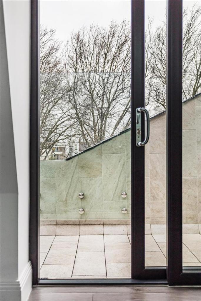 Bright & Glamorous 1br 1ba Private Balcony Appartement