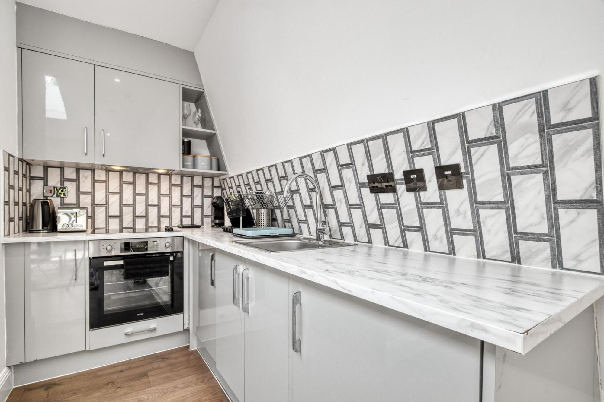Bright & Glamorous 1br 1ba Private Balcony * Londen