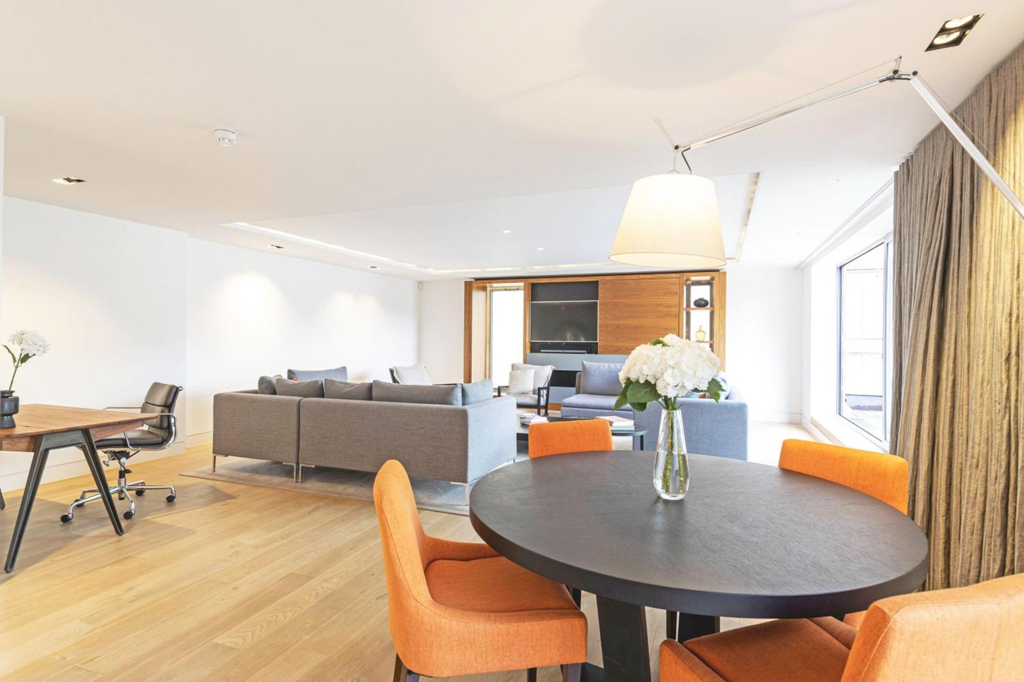 Spacious & Elegant In Southbank Near Eye Lägenhet