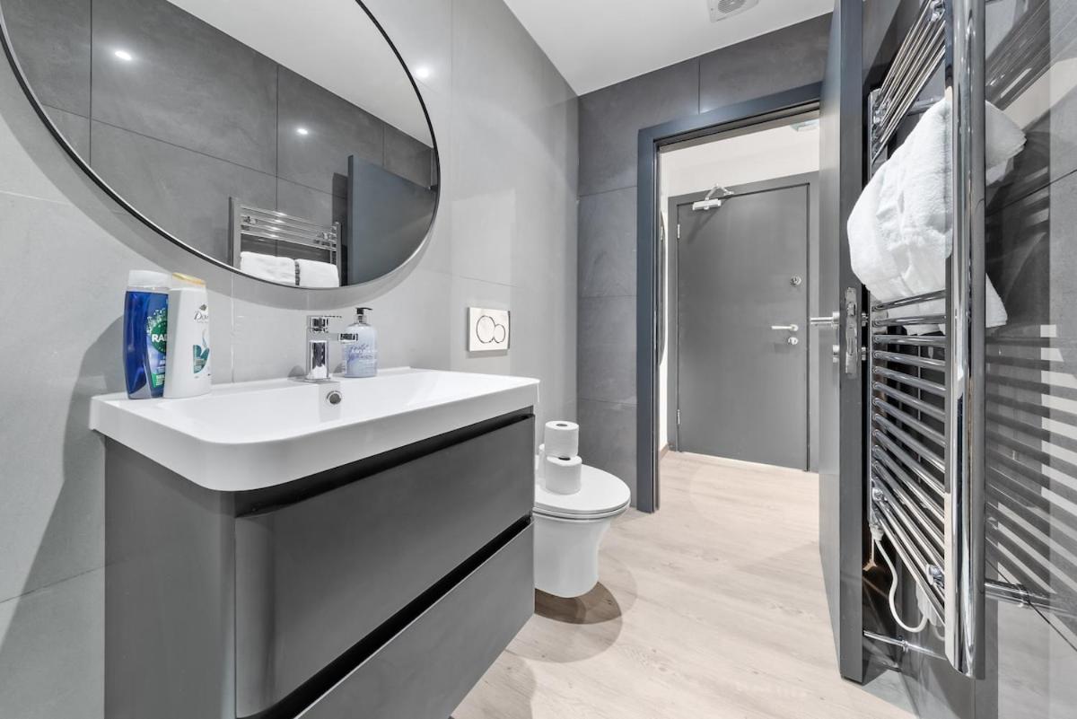 Modern 1 Bed Flat - Near Station - * Londres
