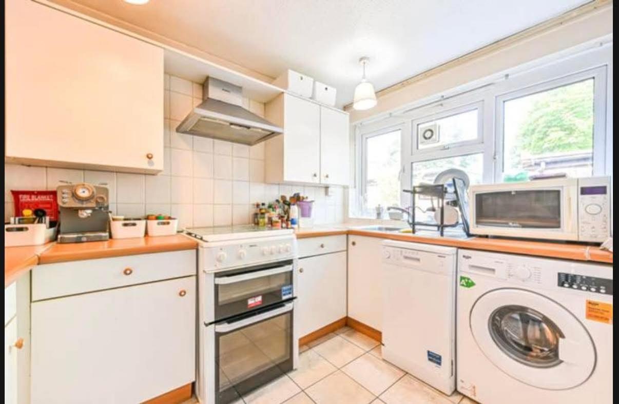 Guest house Your London