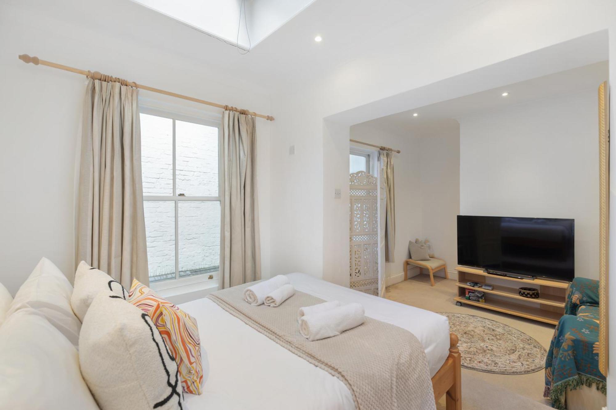 St Stephens Gardens Apartment