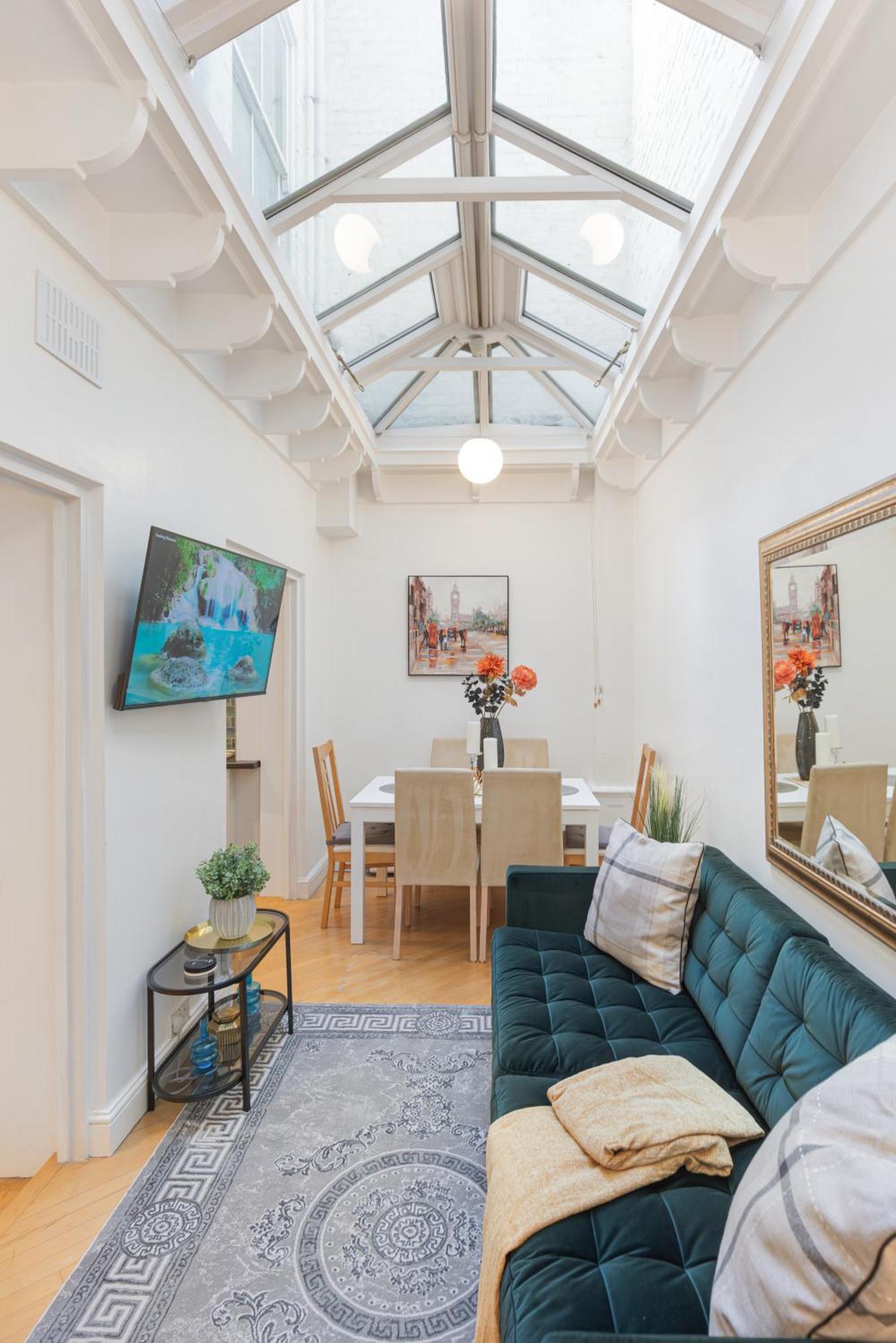 Apartment St Stephens Gardens