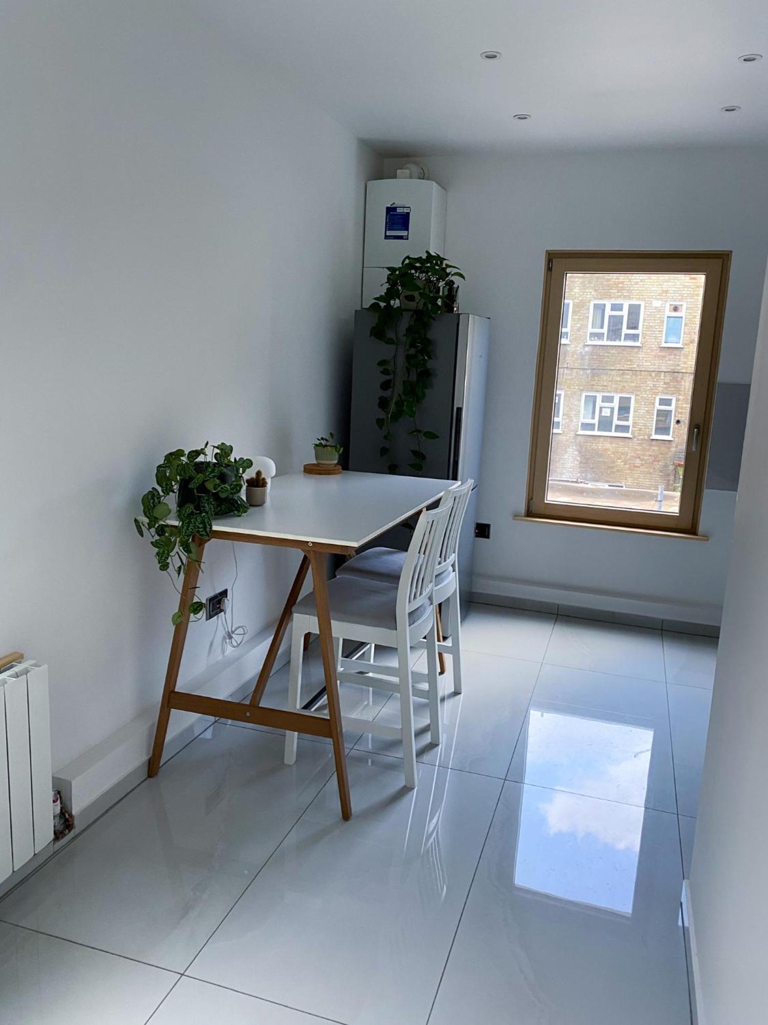 Lovely Spacious 2 Bed In Shepherds Bush * London