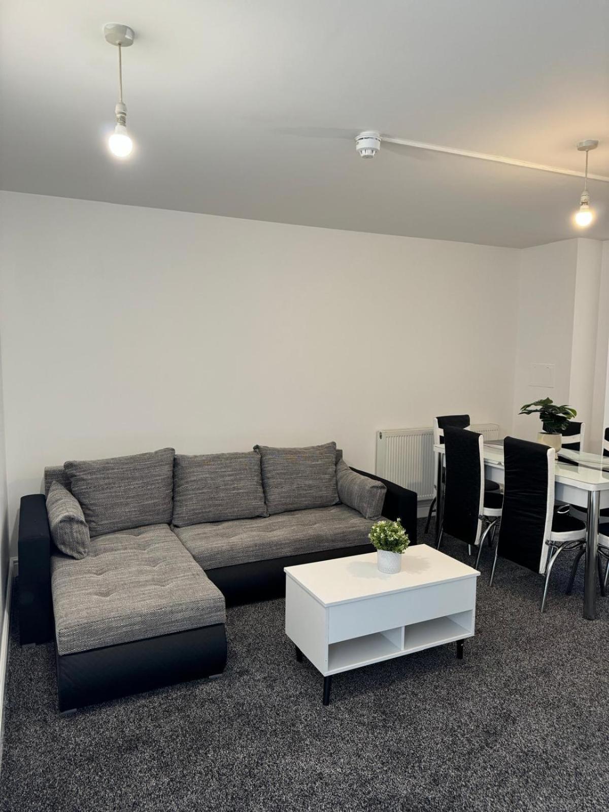 Stylish 4 Bd Ft Ldn Parking Appartement Londen