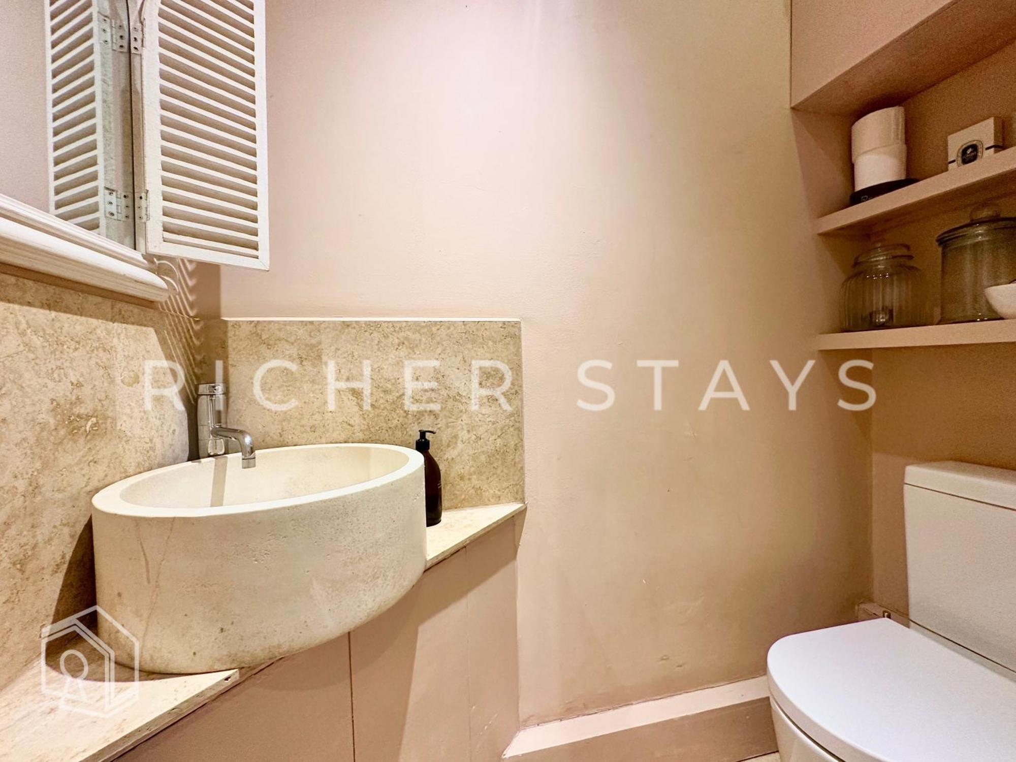 Bohemian Notting Hill Flat, Garden & Amenities * Londen