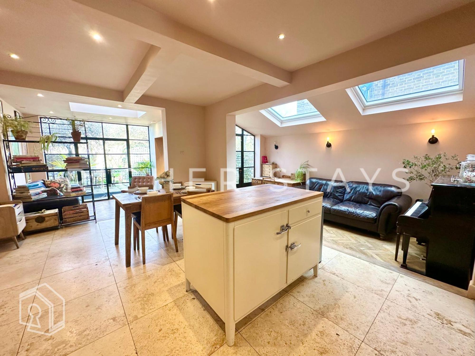 Bohemian Notting Hill Flat, Garden & Amenities * Londen