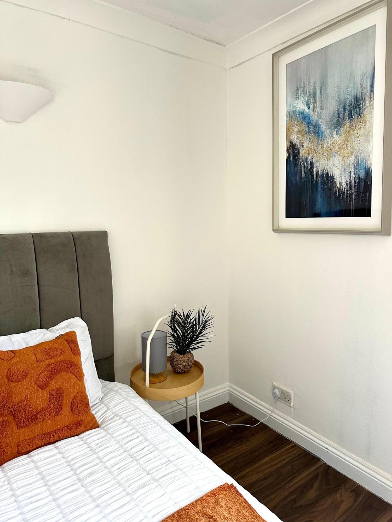 Stunning 4 Bedroom Flat In Kingscross, St Pancras! Leilighet London